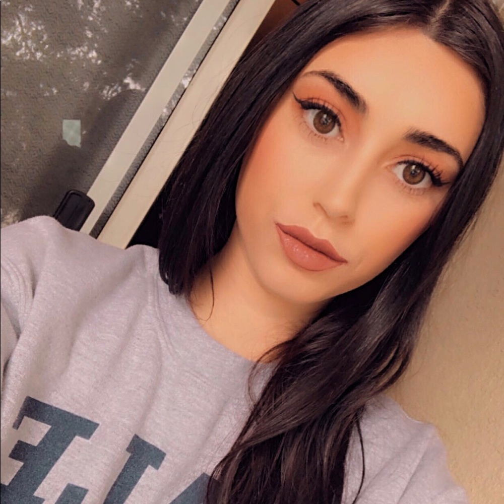 Meet your Posher, Hayley